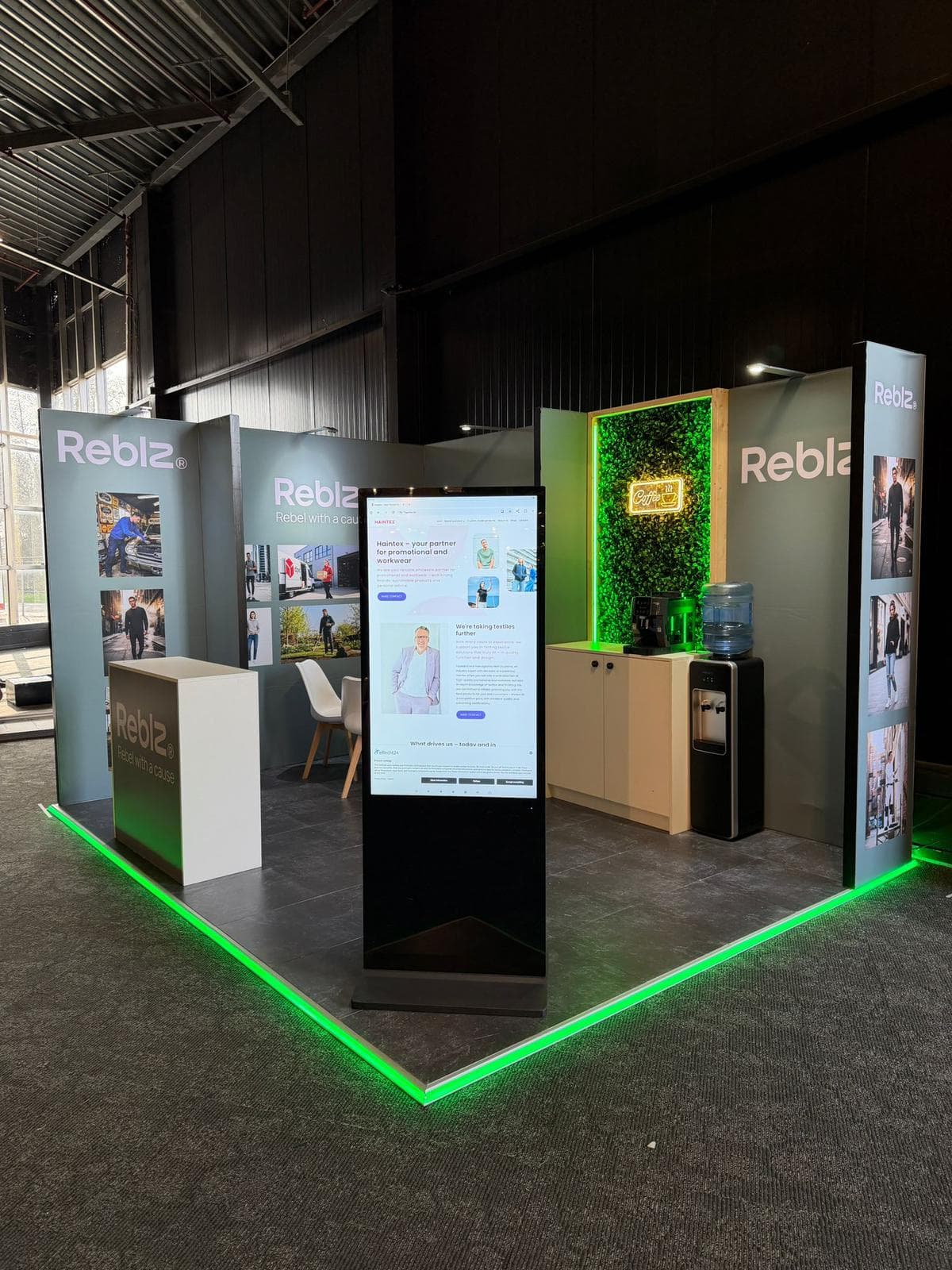 Reblz - rebel with a cause, Reblz, ca. 5 × 5 m modulaire beursstand